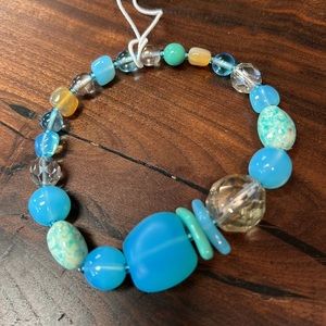 Stone & glass stretch bracelet.